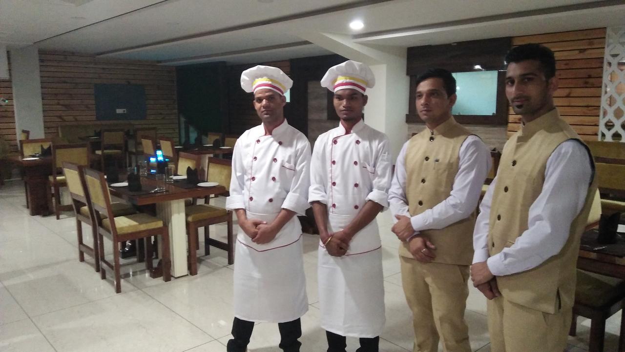 Hotel Neelam Moga Ludhiana Exterior foto
